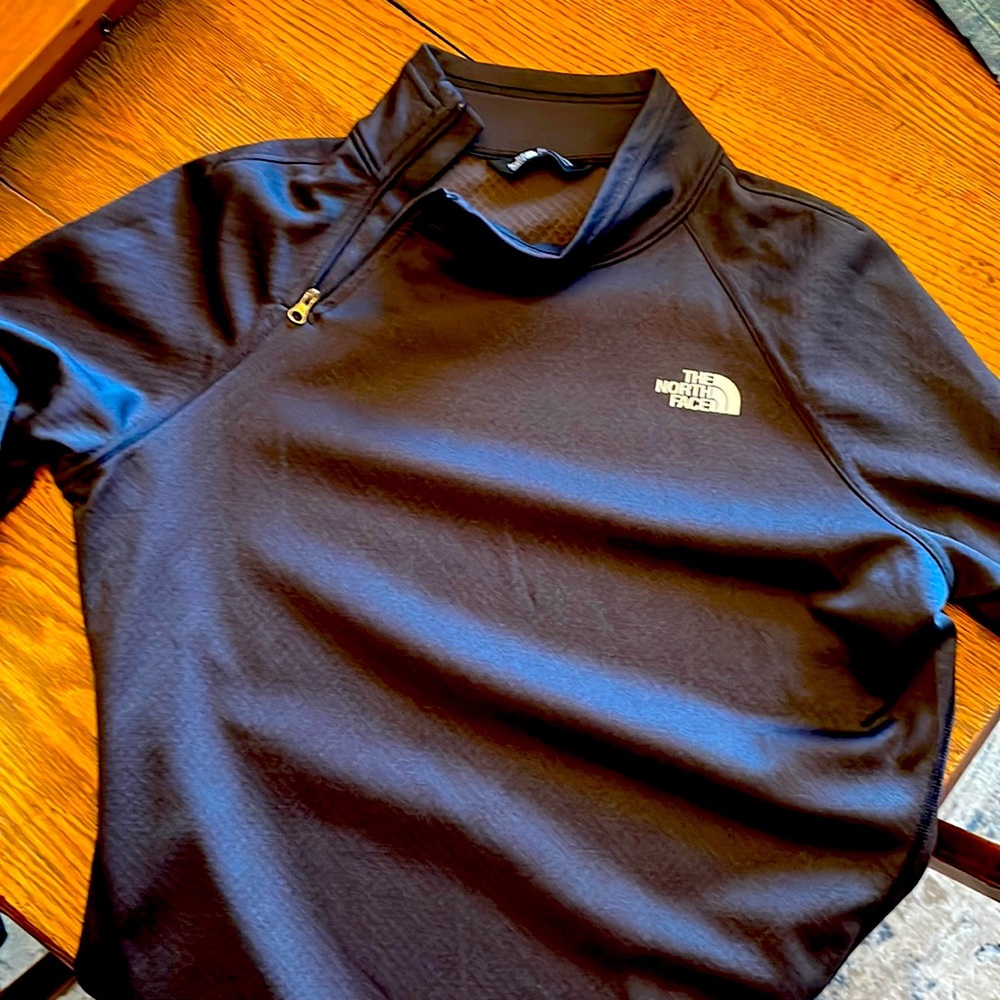 The North Face pull over (women’s)